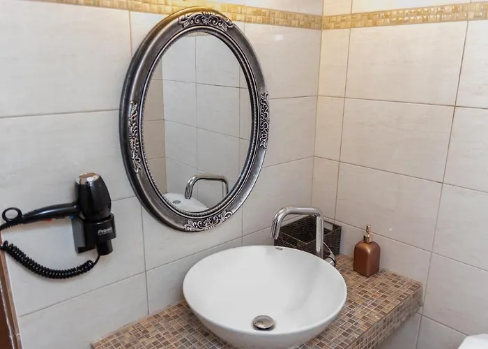 Dimitris' - 1 アパート *